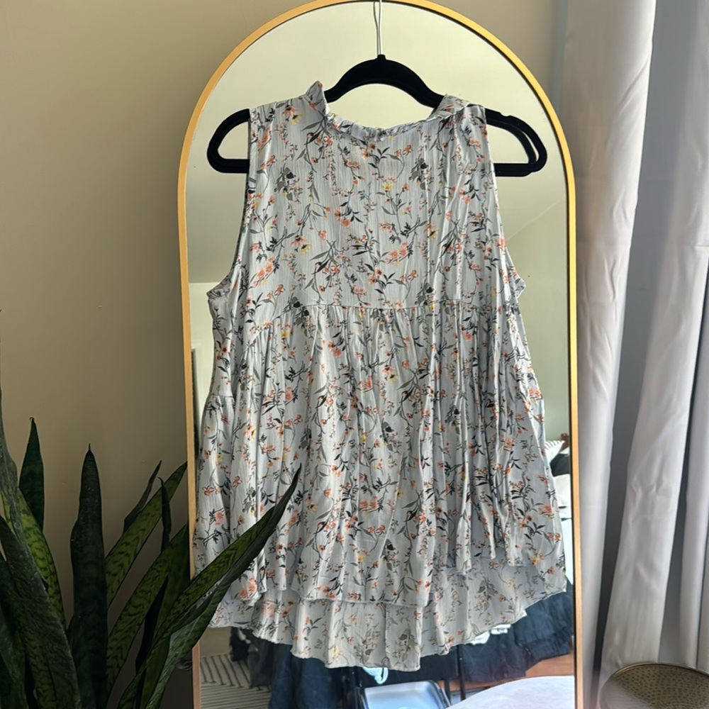 Worn once maternity flowy tank top